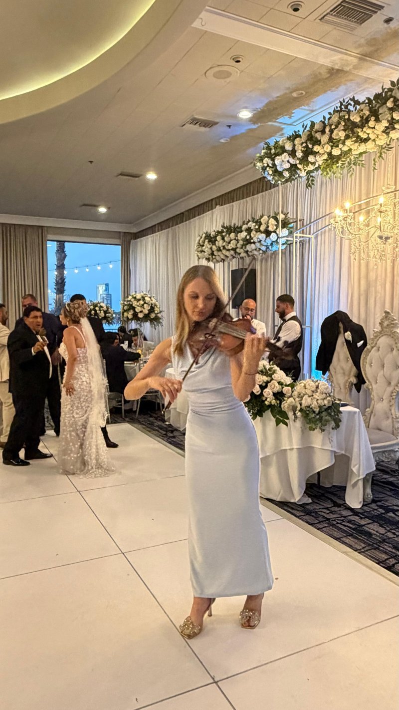 Mila performing live violin (17)