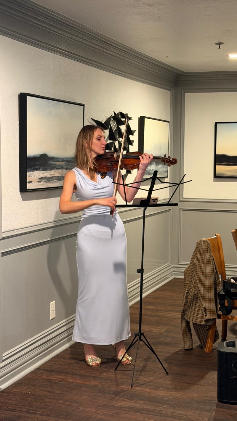 Mila performing live violin (22)