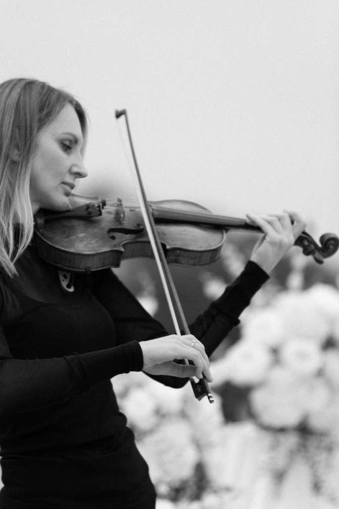 Mila performing live violin (24)