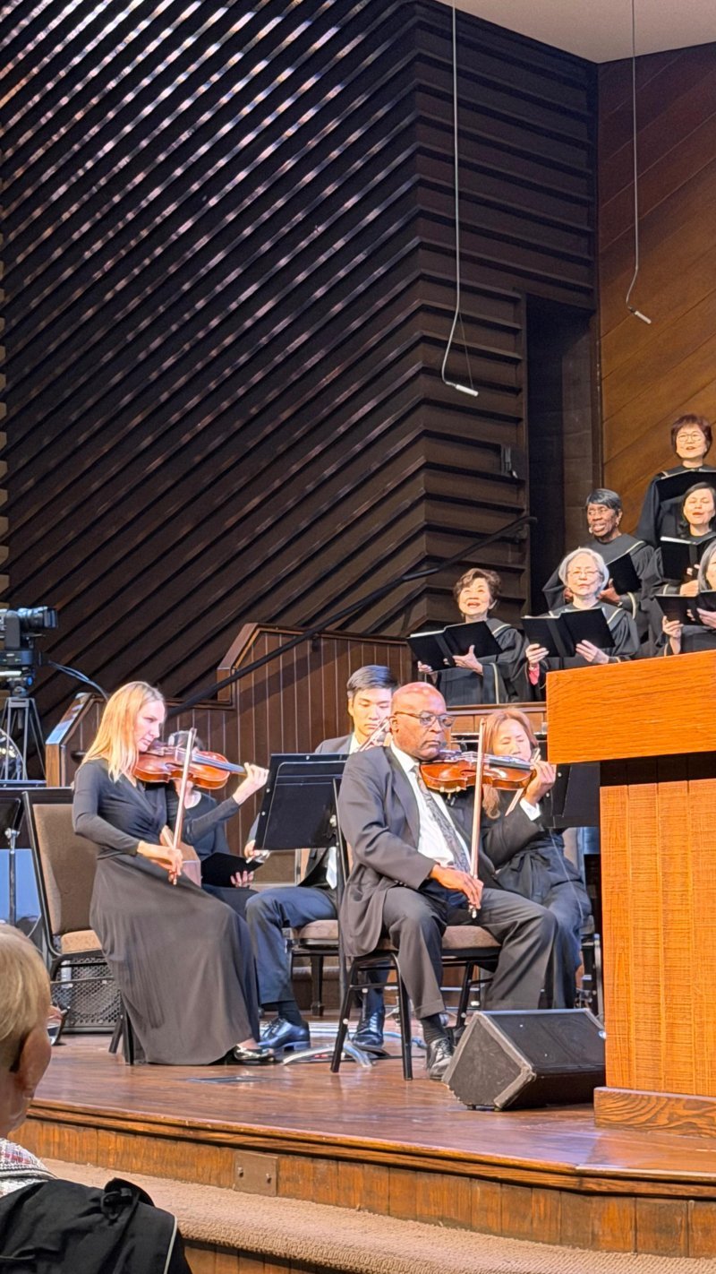 Mila performing with the ensemble (35)