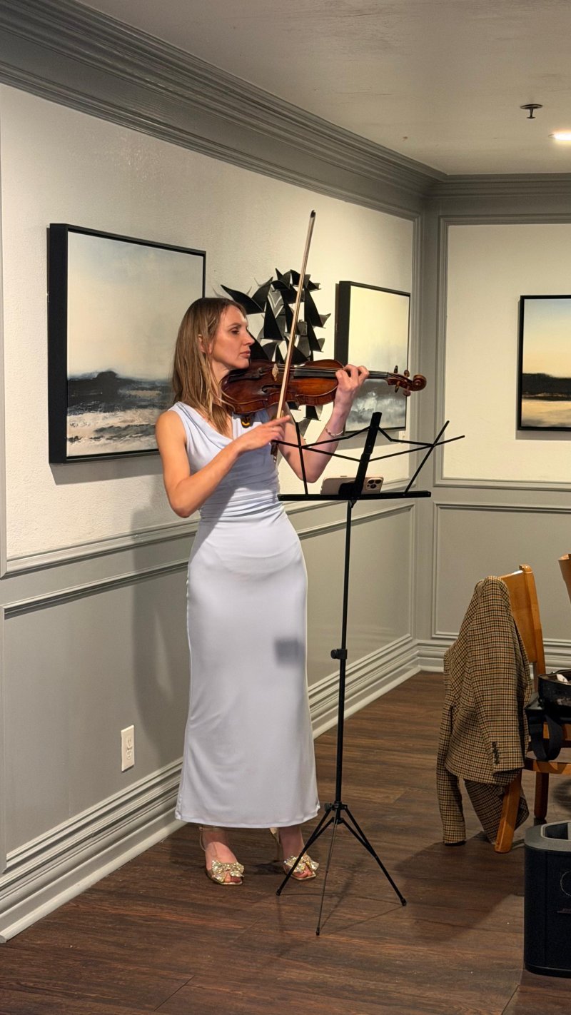 Mila performing live violin (41)