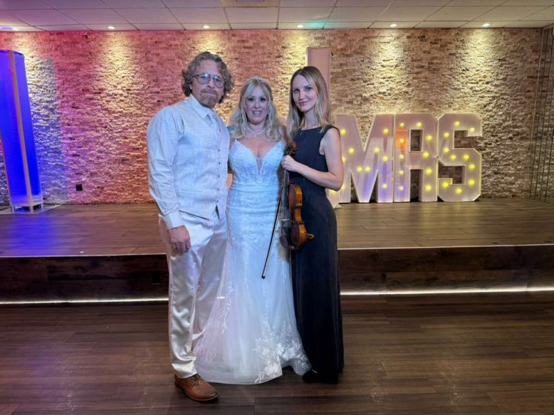 Live violin at a wedding or event (52)
