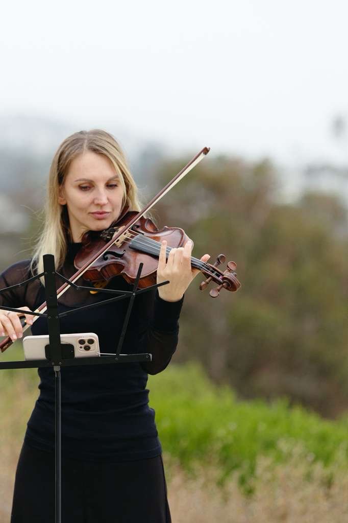 Mila performing live violin (60)