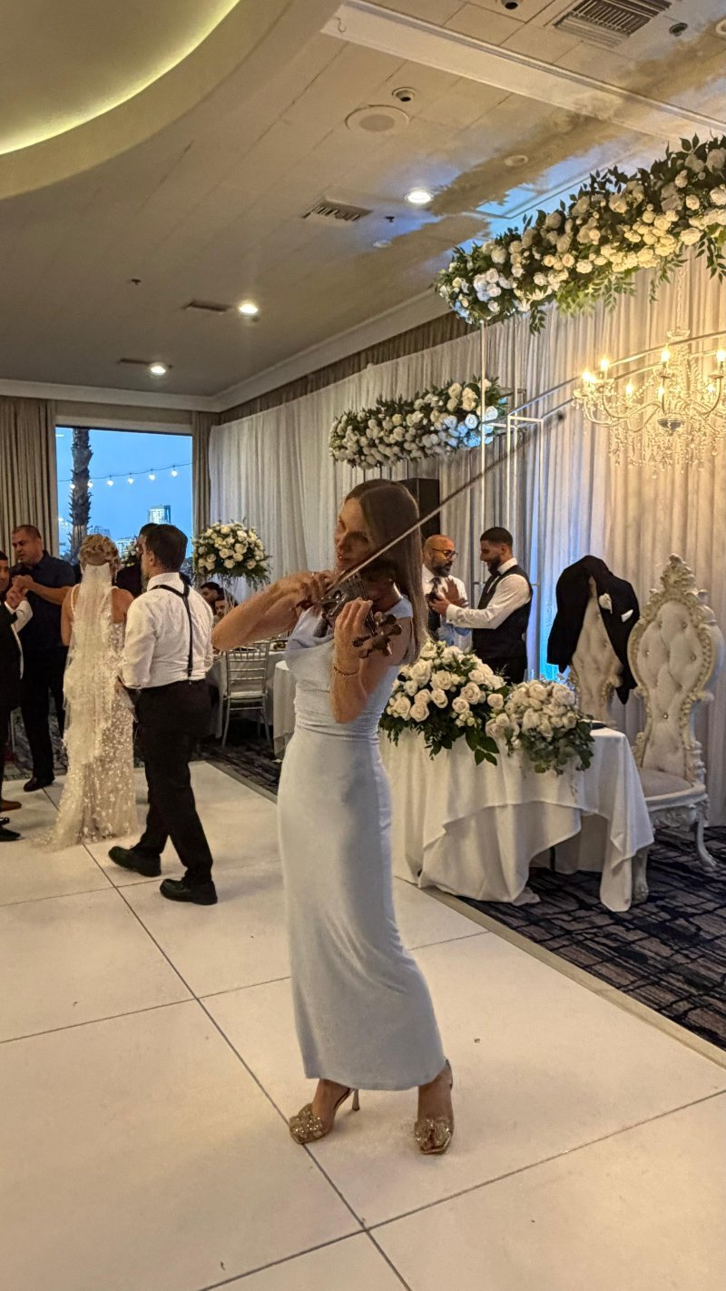 Mila performing live violin (64)